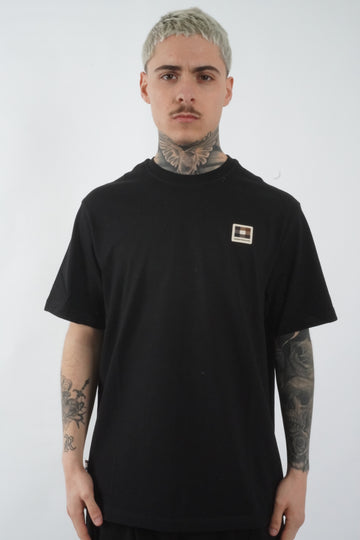 BADGE T SHIRT